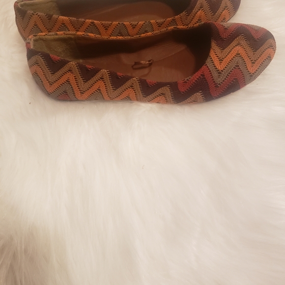 Fashion bug colorful tan and red flats - Picture 3 of 4